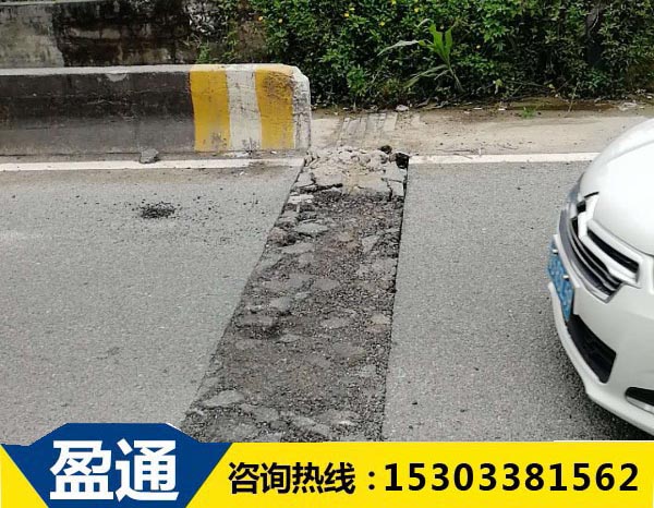 橋梁伸縮縫預(yù)留槽